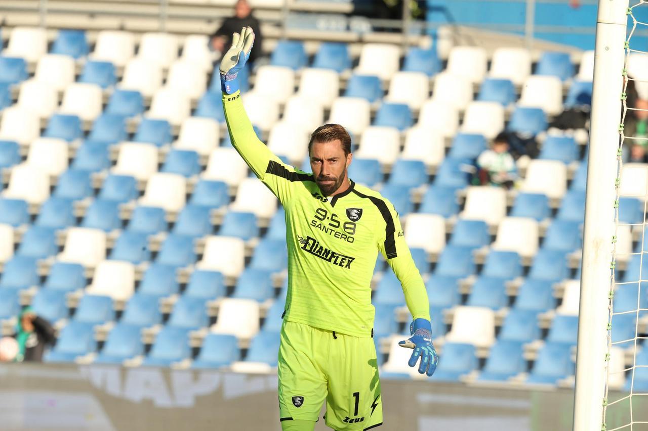 
	Il nuovo estremo difensore

