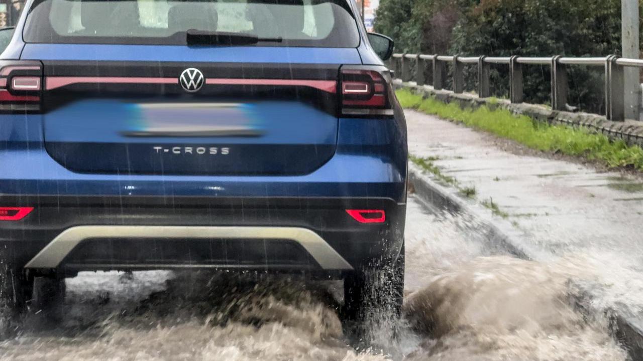 Forti piogge e strade allagate in Toscana (foto Nucci)