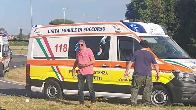 Un'ambulanza della Pubblica assistenza di Collesalvetti (foto d'archivio)