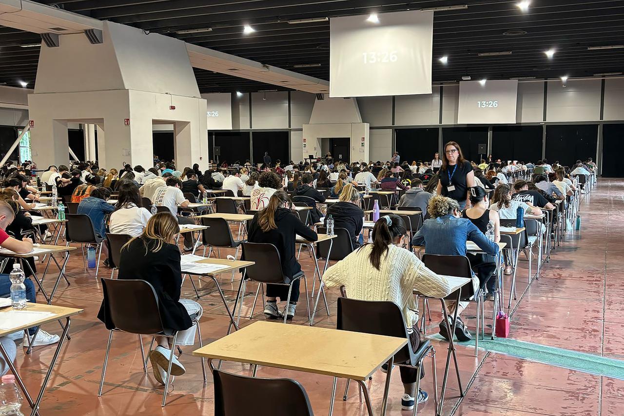 A Ferrara l’Ai per passare la prova d’esame, Unife: «Atto grave»