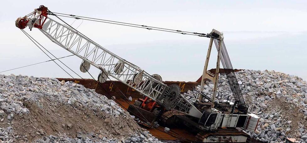 Cargo arenato a Massa, corsa contro il tempo per evitare il disastro ambientale. Ci sono danni a poppa