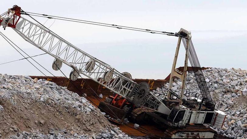 Cargo arenato a Massa, corsa contro il tempo per evitare il disastro ambientale. Ci sono danni a poppa
