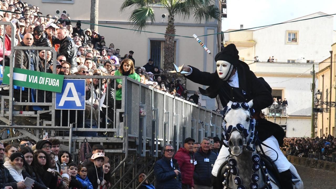 Cade il limite dell’età, cavalieri in sella alla Sartiglia anche con più di 65 anni