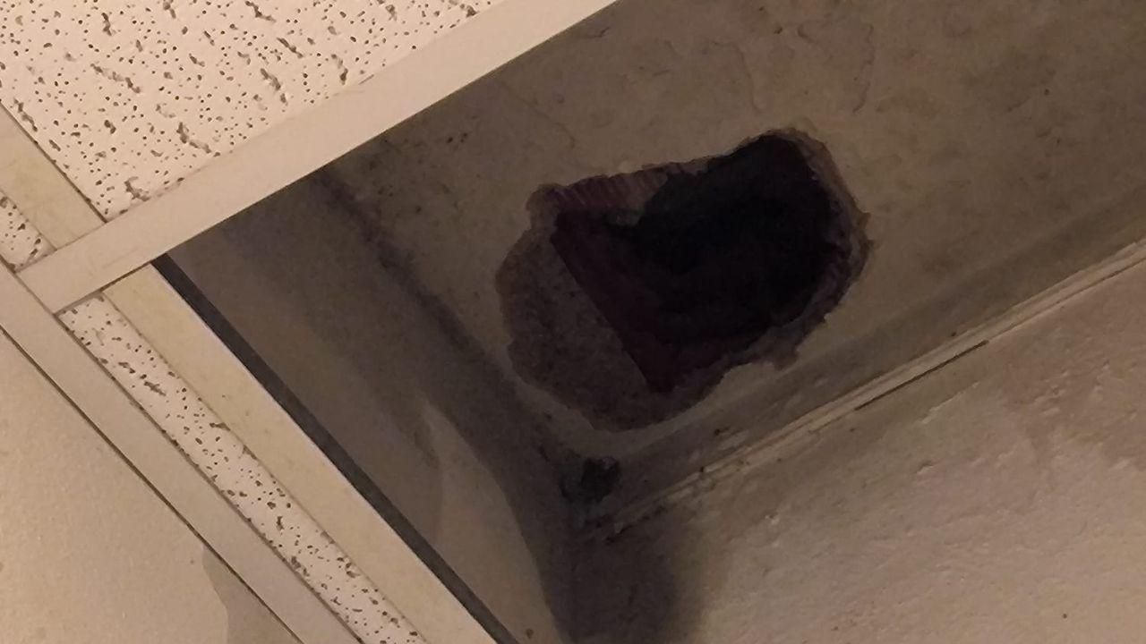 Livorno, crolla una parte di controsoffitto all’istituto Colombo