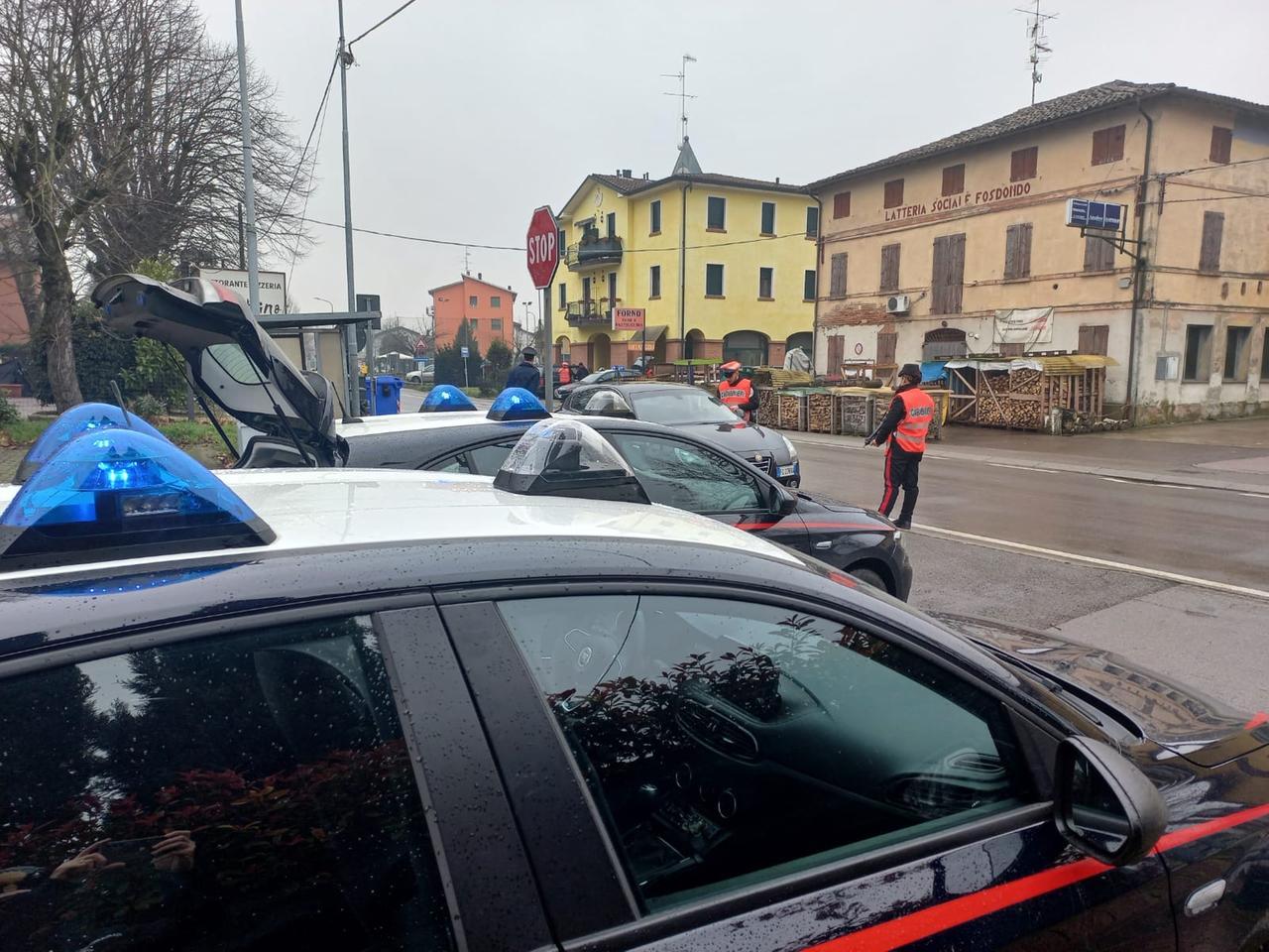 Correggio, controlli serrati sulle strade, nei casolari abbandonati e nei locali