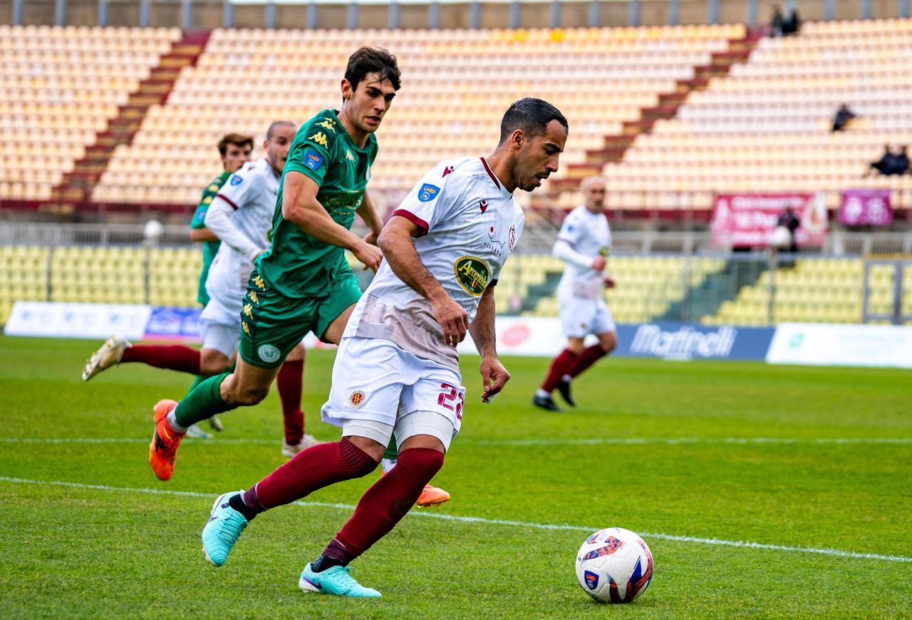 Il giocatore amaranto in azione (foto Silvi)