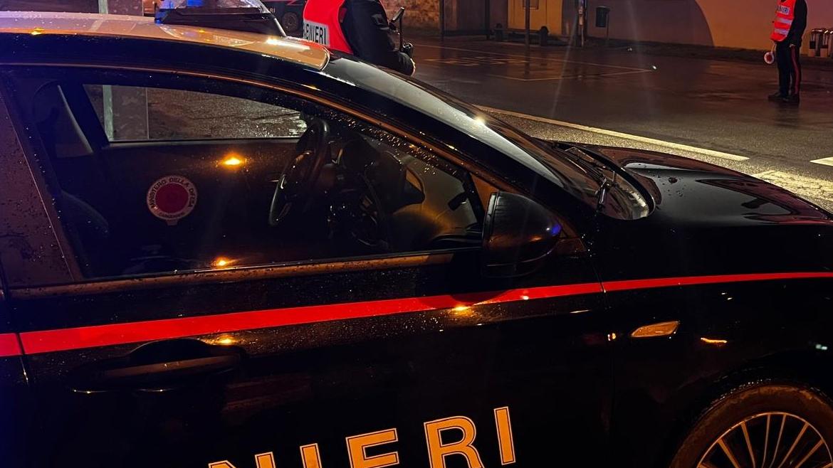 I carabinieri hanno trovato una pistola nell'auto