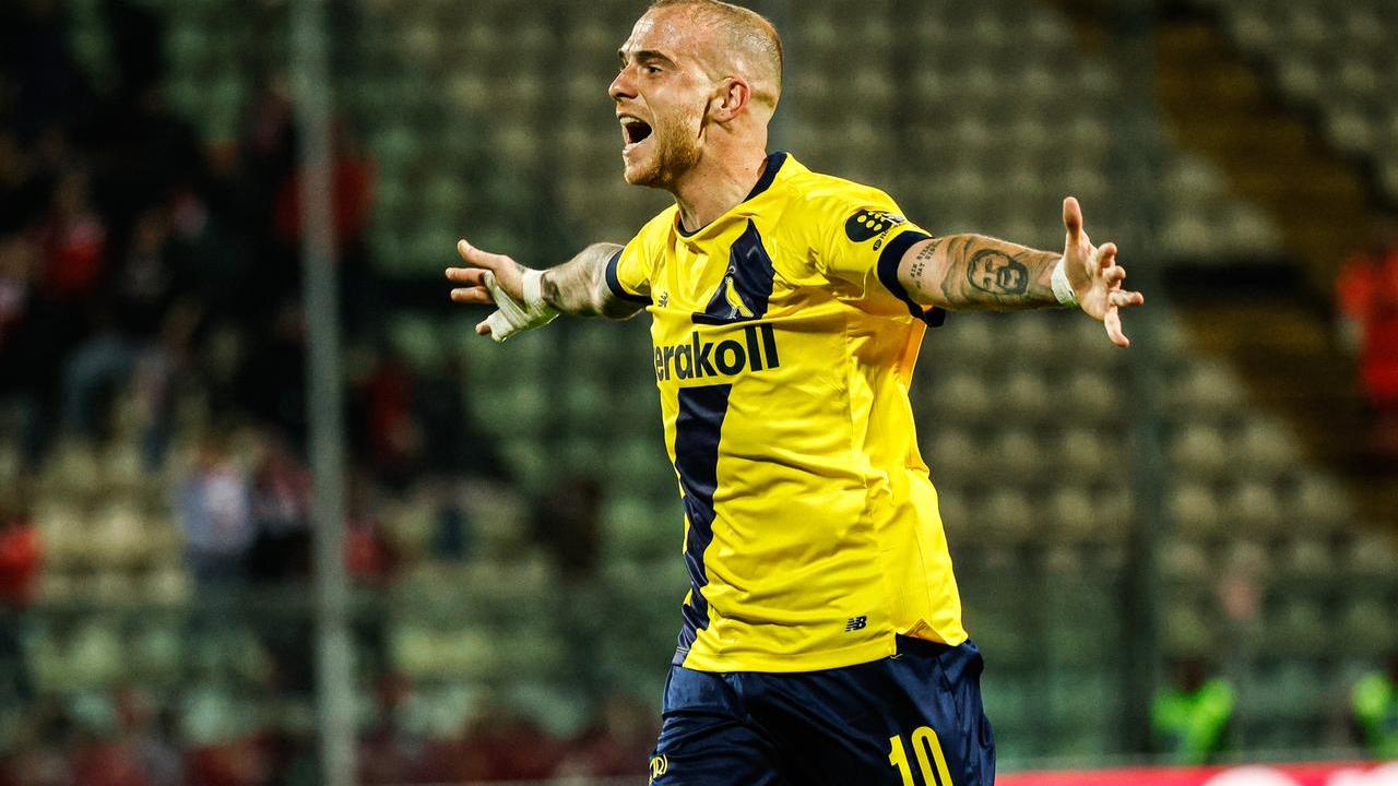 L'esultanza di Palumbo dopo il gol del 2-1