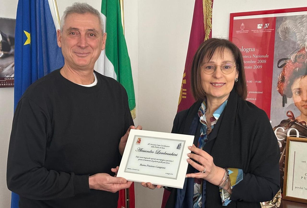 
	Lambruschini omaggiato dal questore Donatella Dosi

