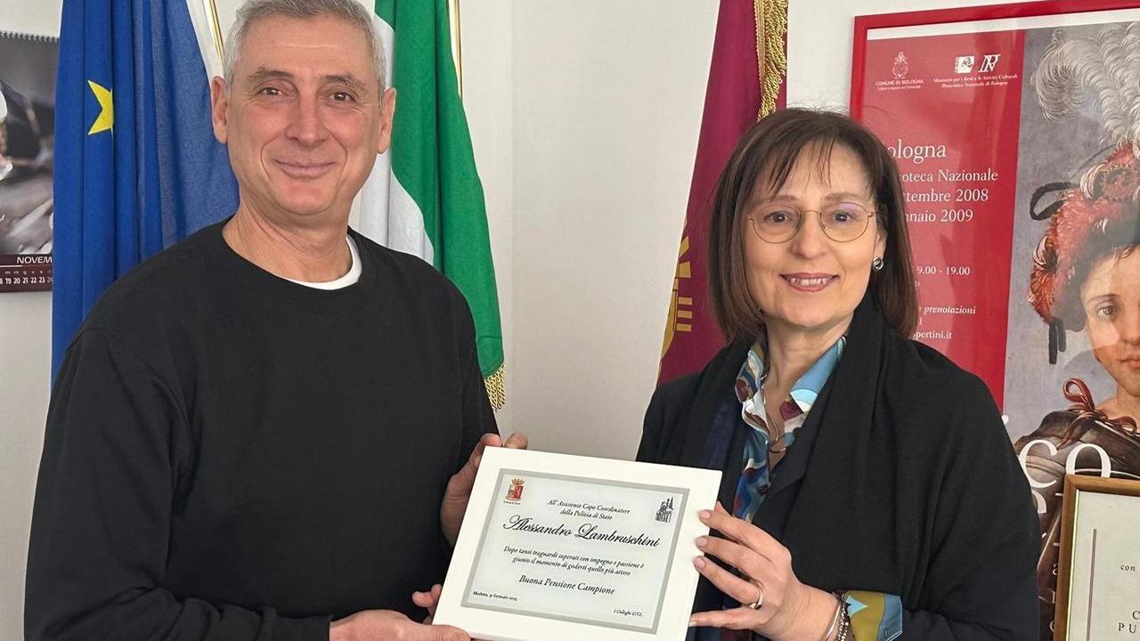 Lambruschini omaggiato dal questore Donatella Dosi