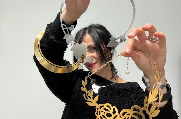 Elena, che fa gioielli nella carpenteria di famiglia a Bomporto. «Un’intuizione dopo un periodo per me buio»