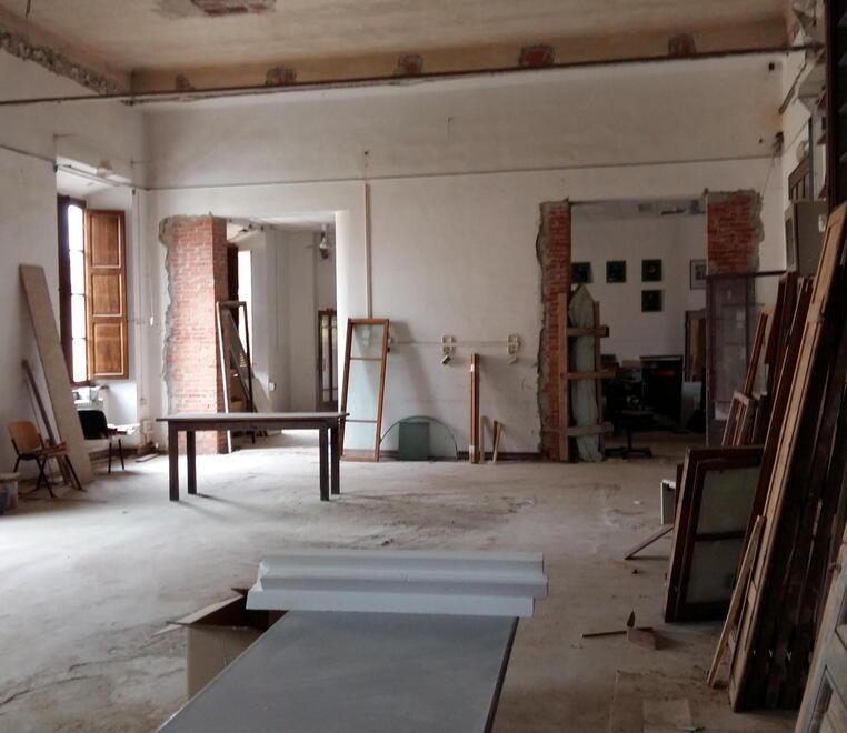 
	Una fase dei lavori: nel 2012, per motivi di sicurezza,&nbsp;venne evacuato e poi sigillato l&rsquo;intero edificio (foto d&rsquo;archivio)

