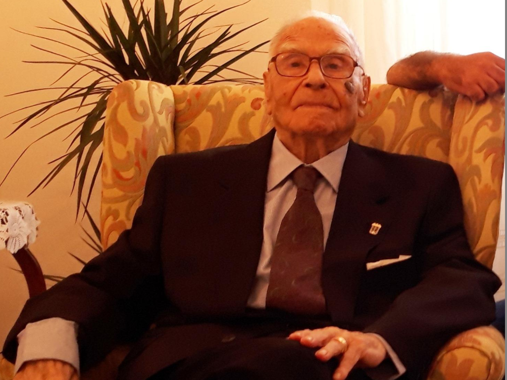 L’addio di Porto Torres al cavaliere Nino Carboni, aveva 104 anni