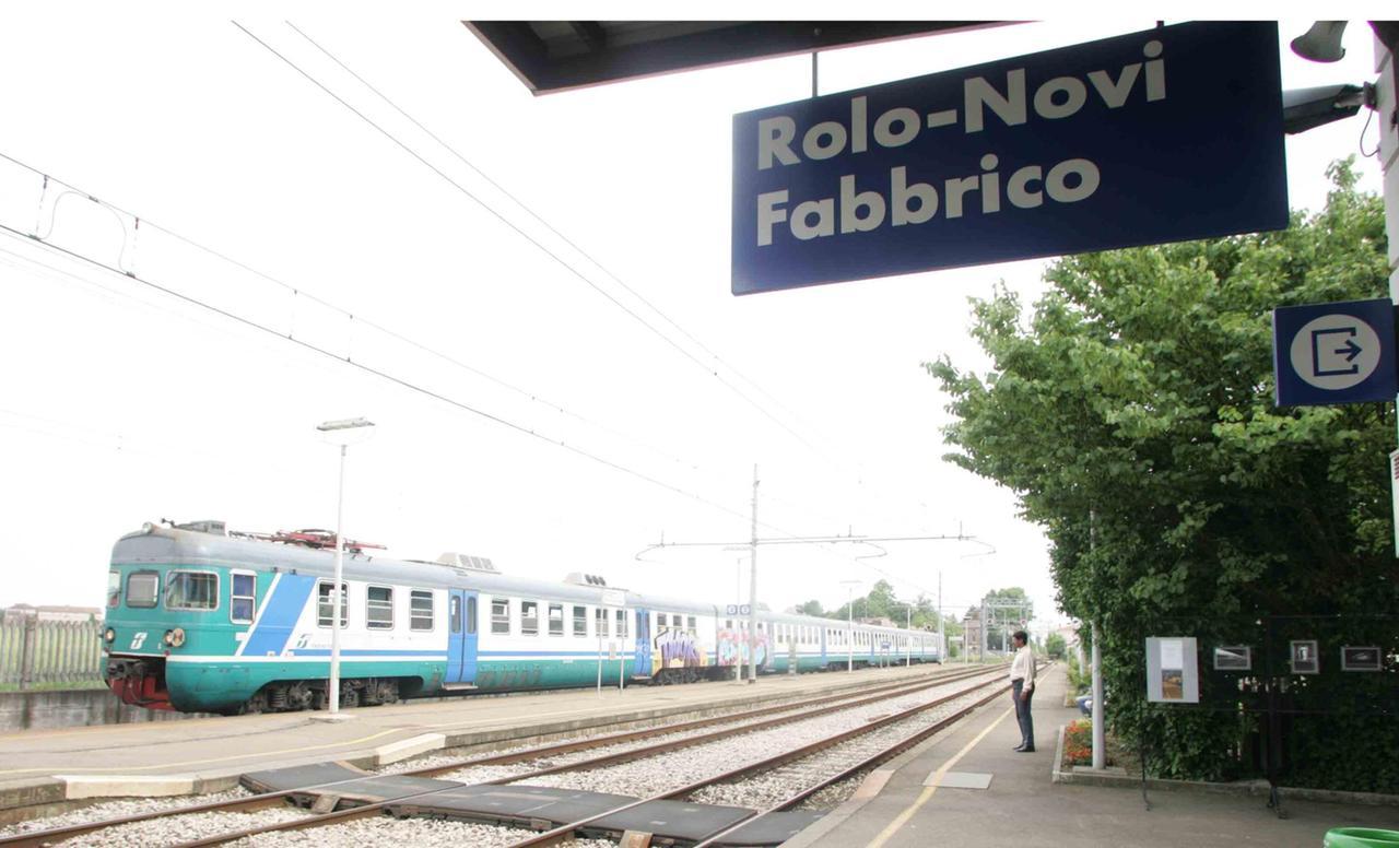 Modena-Mantova, i tifosi vandalizzano il treno e fermano la circolazione sulla linea
