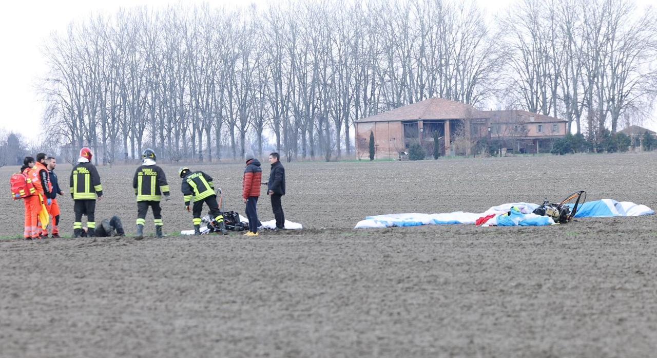 Scontro in volo, parapendii precipitano a Vigarano Mainarda