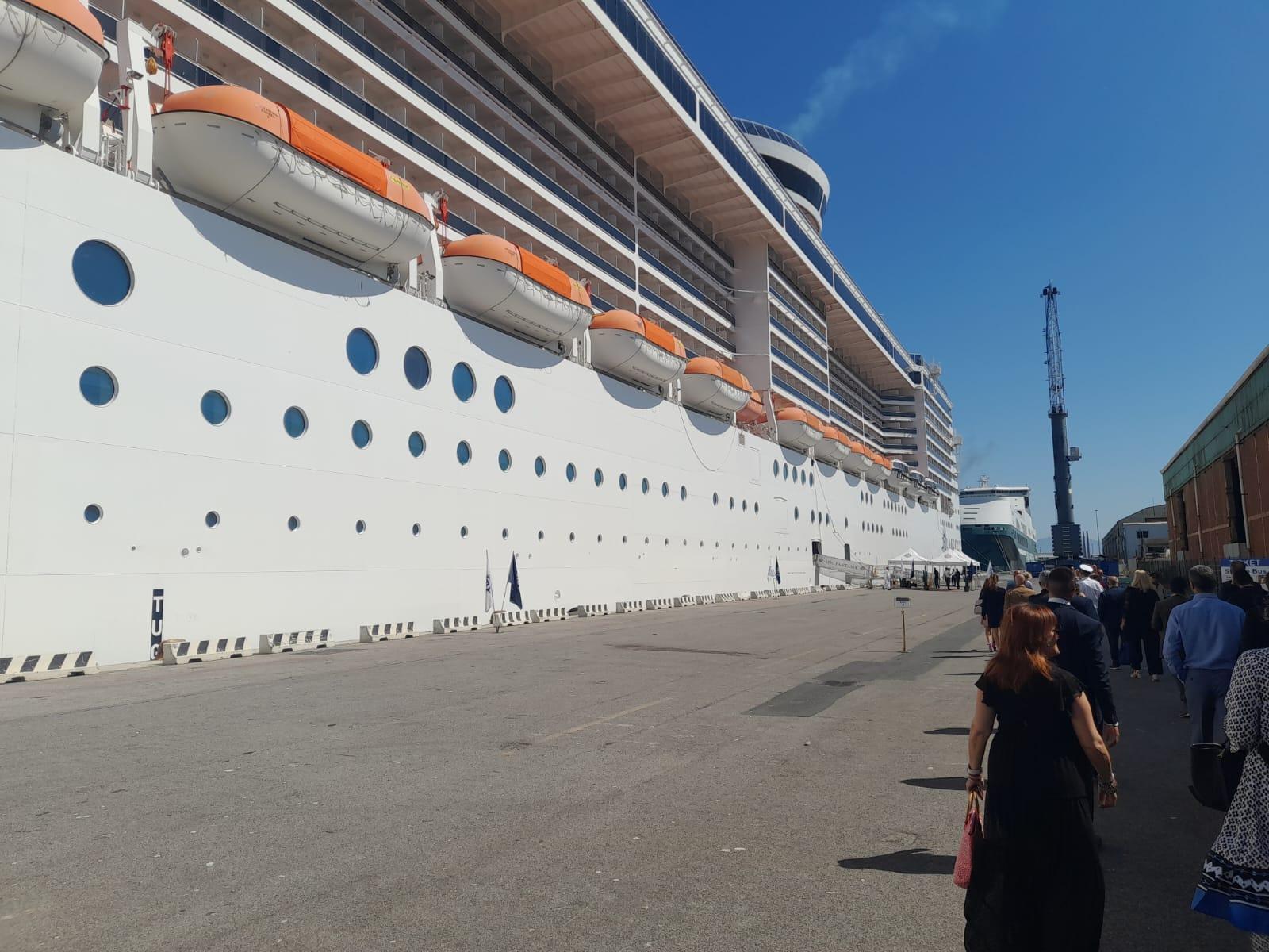 La "Msc Fantasia" in porto a Livorno