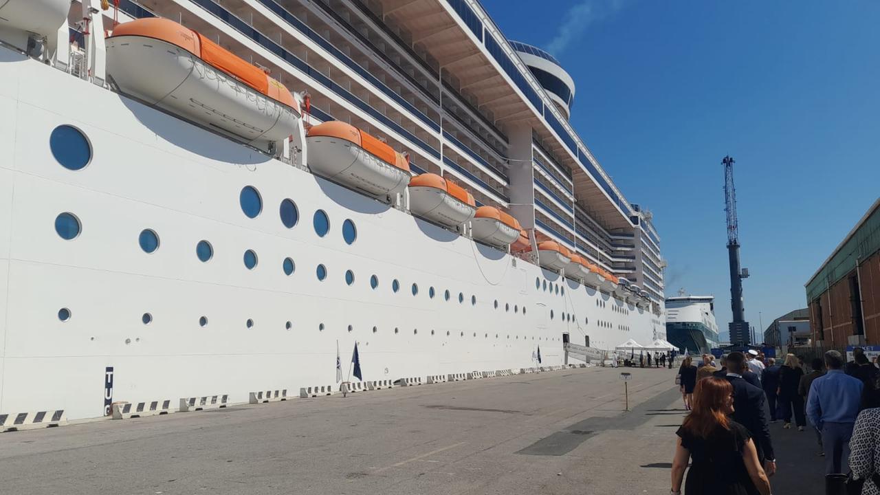 La "Msc Fantasia" in porto a Livorno