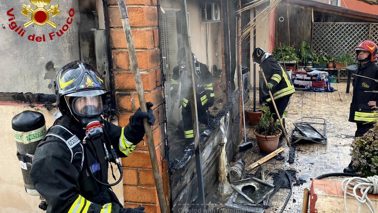 Va in fiamme la veranda di un’abitazione, momenti di paura a Li Punti