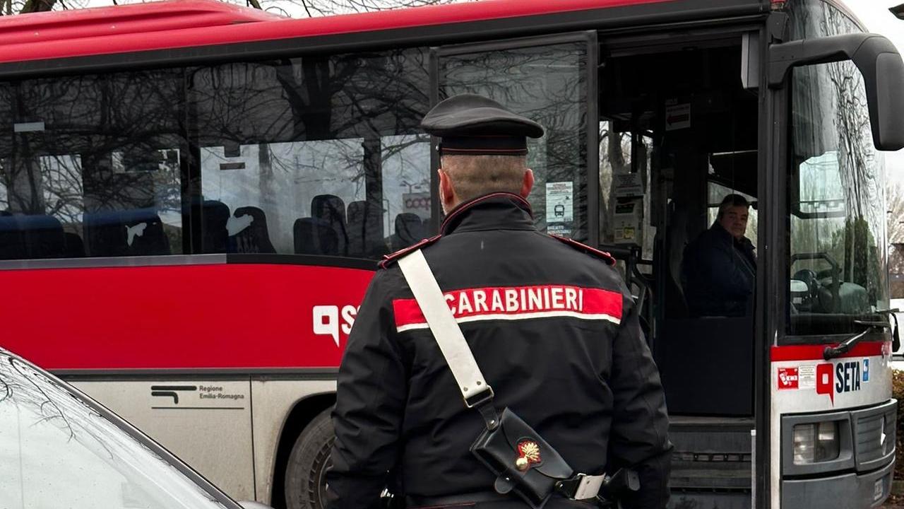 Studente rapinato da due giovanissimi sull’autobus mentre va a scuola