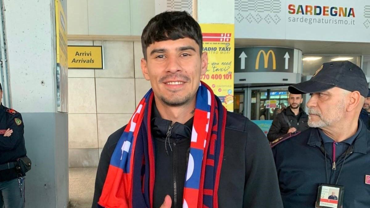 
	<strong>Florinel Coman </strong>al suo arrivo a Cagliari (foto di Mario Rosas)

