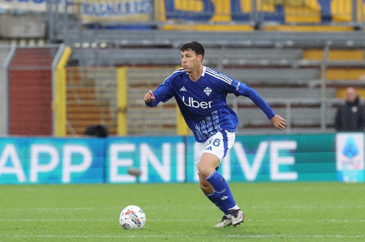 
	Luca Mazzitelli in azione con la maglia del Como

