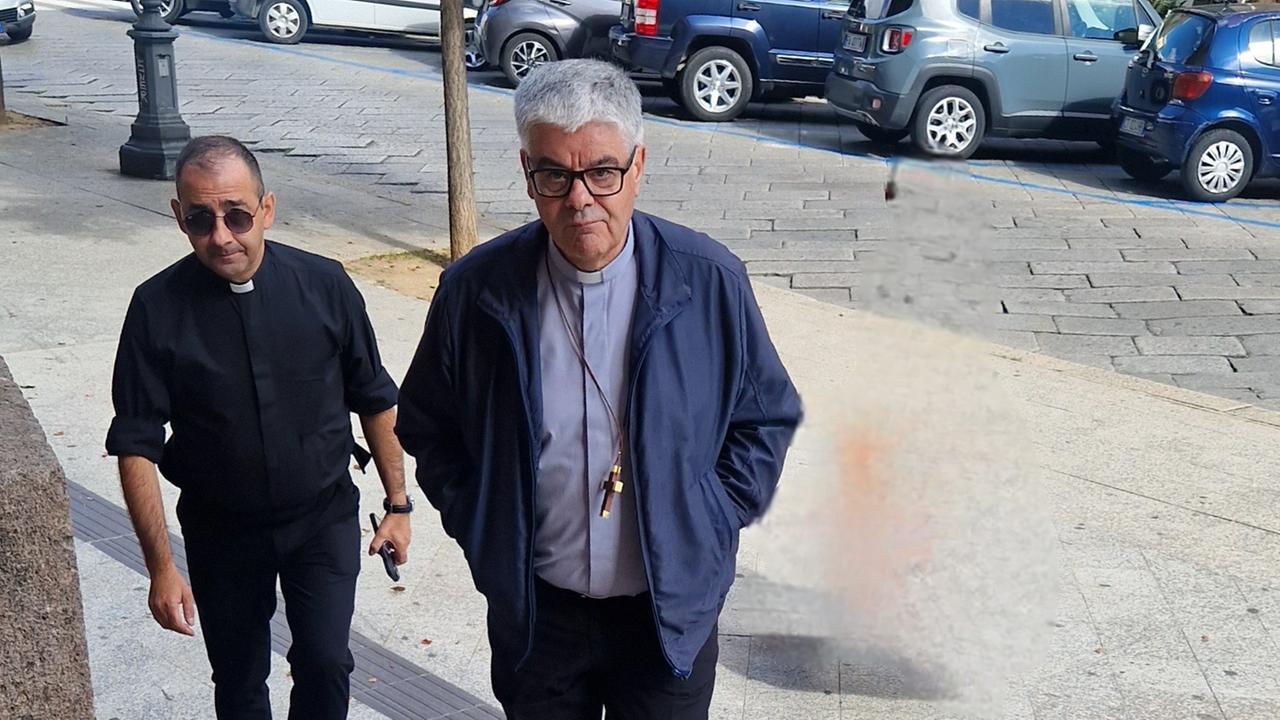 Fondi Vaticano, rinvio a giudizio per il vescovo di Ozieri e altre 8 persone