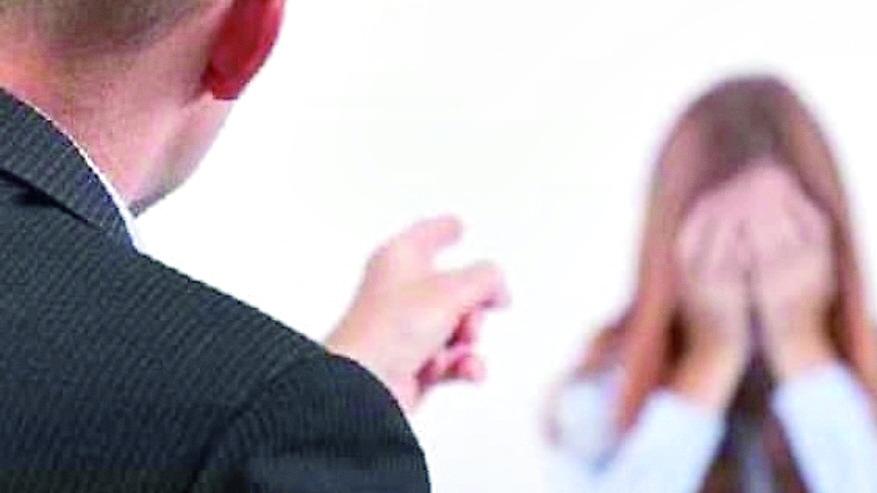 La donna racconta di essere vittima di mobbing