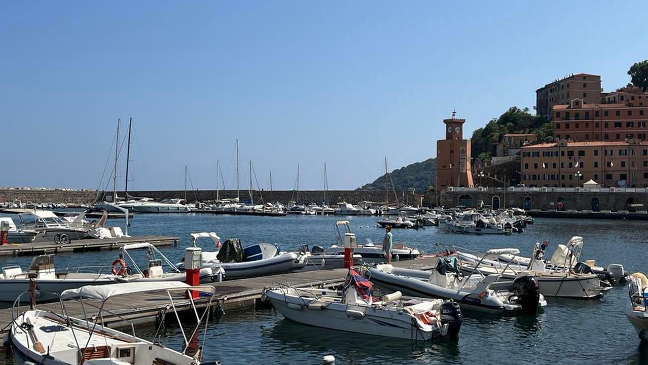 Un'immagine del porto di Rio Marina (foto d'archivio)