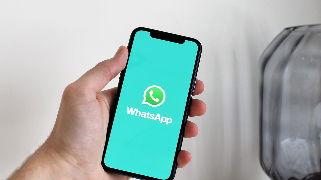 Ora la truffa viaggia su WhatsApp: si spaccia per il figlio e riesce a farsi accreditare 930 euro