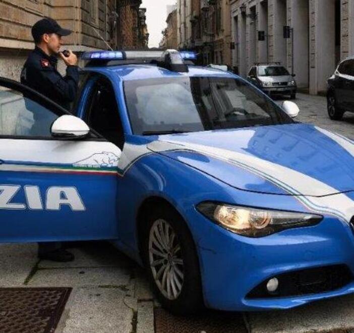 Lucca, tentano il furto a casa di un poliziotto: due arrestati