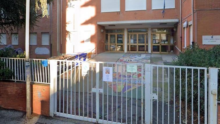 La scuola media XI Maggio di via Bois (foto d'archivio)