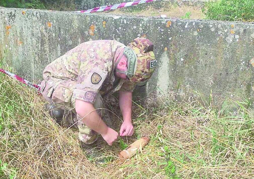 
	Intervento di disinnesco&nbsp;di un ordigno (foto archivio)


