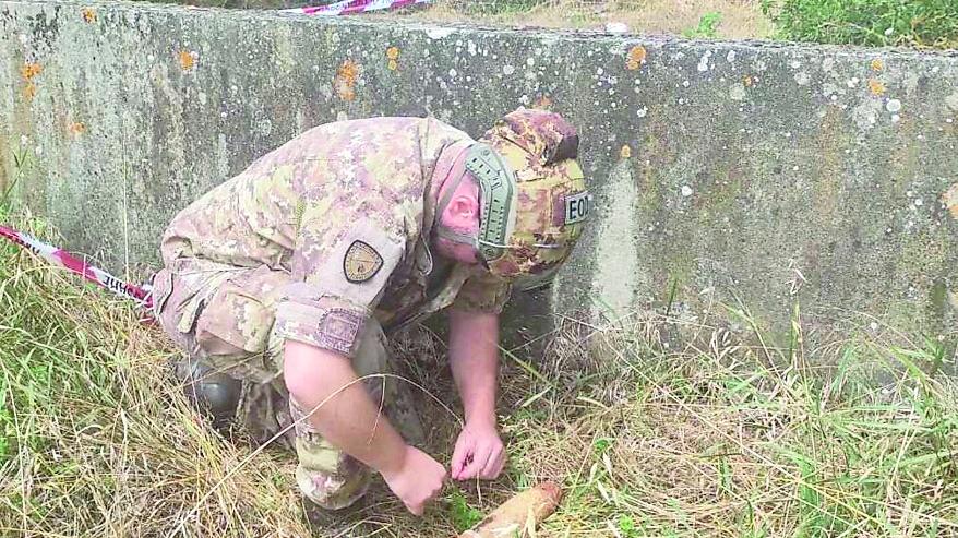 Intervento di disinnesco di un ordigno (foto archivio)
