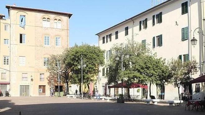 Pisa, annullata l'ordinanza anti alcol in piazza della Pera. I motivi: nessuna emergenza, locali discriminati e nessuna urgenza