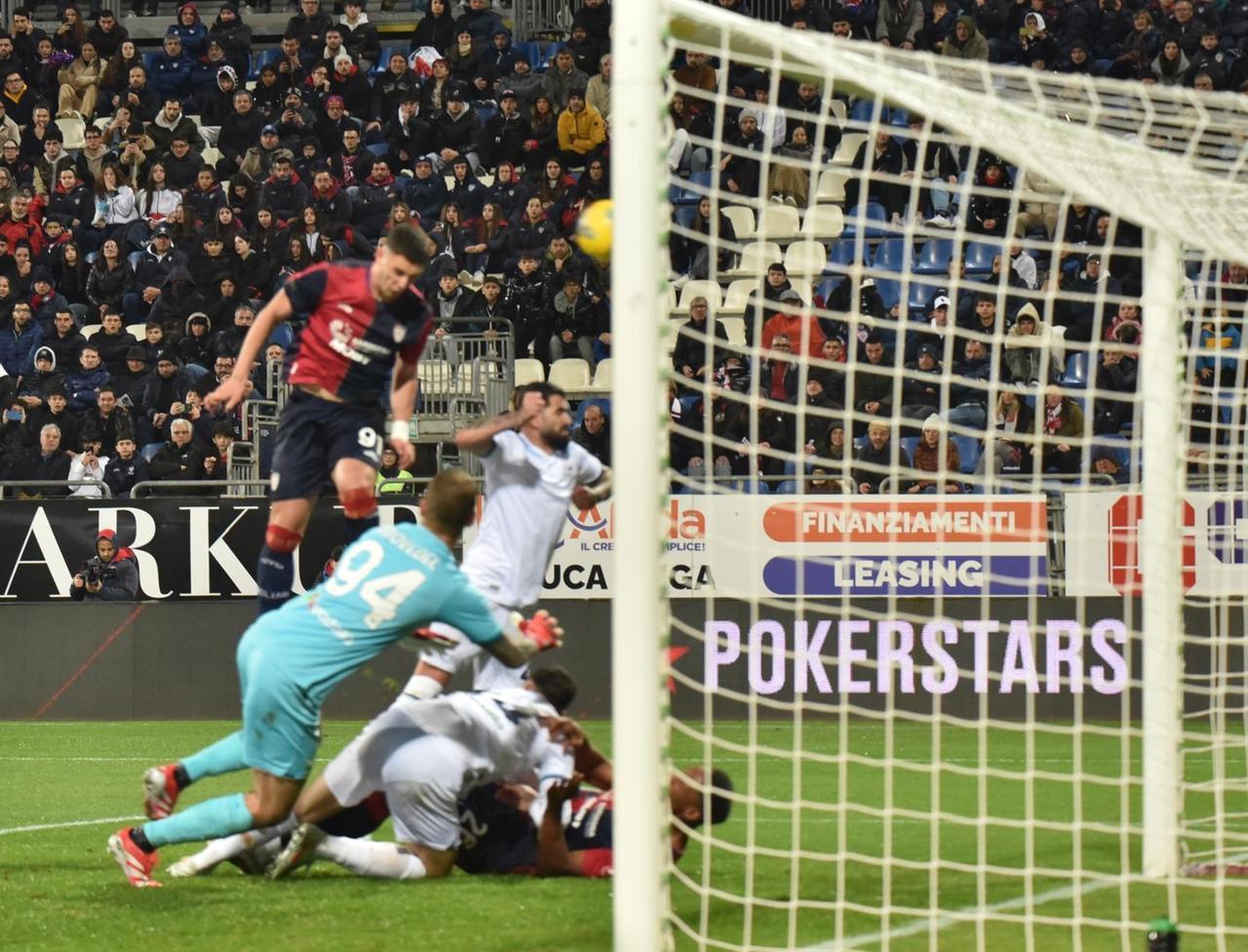 
	Il gol di testa di <strong>Roberto Piccoli </strong>(foto Mario Rosas)

