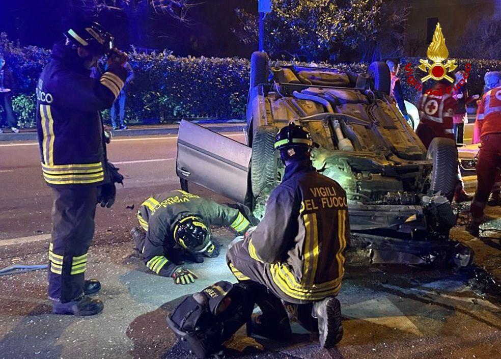 Schianto al Ghiardo, un ferito nell’auto capovolta