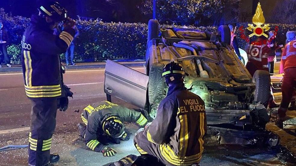 Schianto al Ghiardo, un ferito nell’auto capovolta