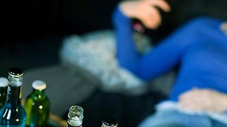 Abusata a 16 anni alla festa a casa di amici: denunciato un 17enne
