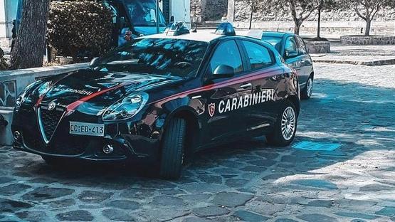 Una pattuglia dei carabinieri (foto d'archivio)