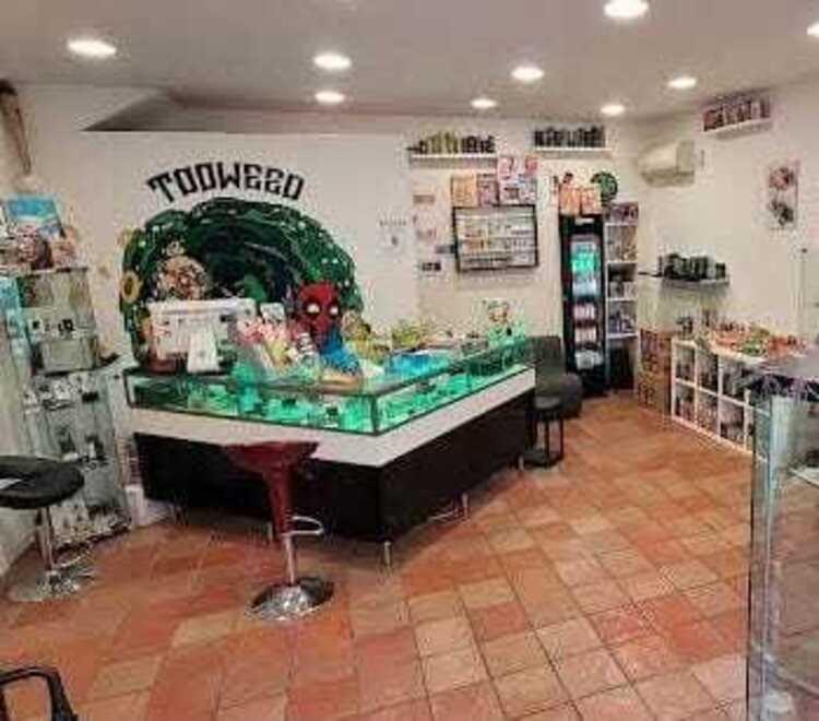 Snack e biciclette, le passioni unite al “Too Candy store” di Ferrara