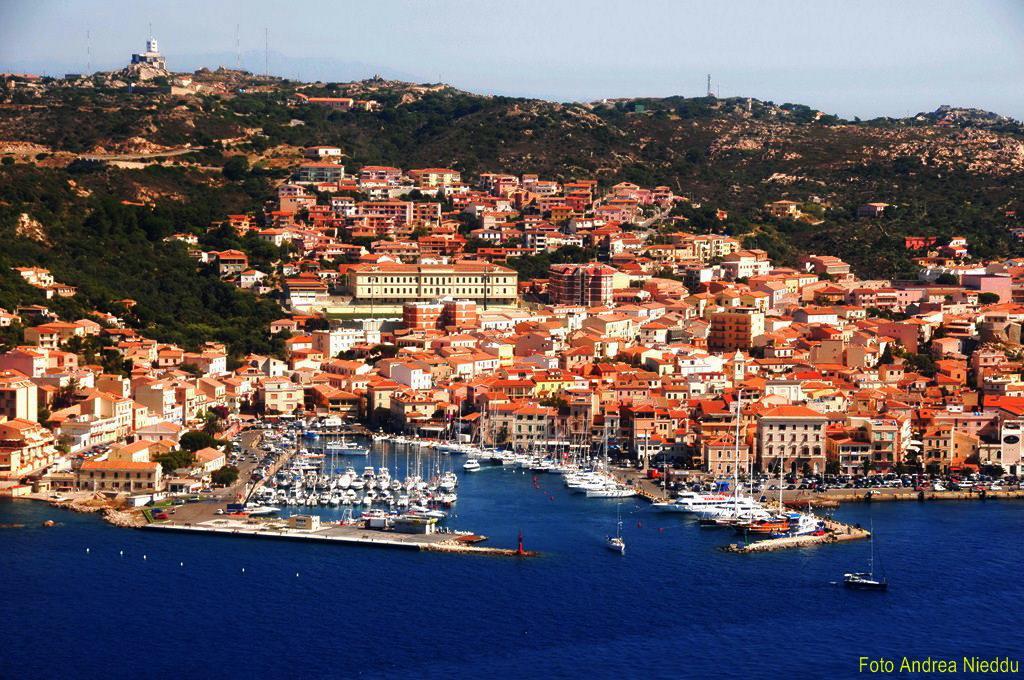 La Maddalena, stagione lunga e nuovi turisti: «I vantaggi del circuito dei borghi»