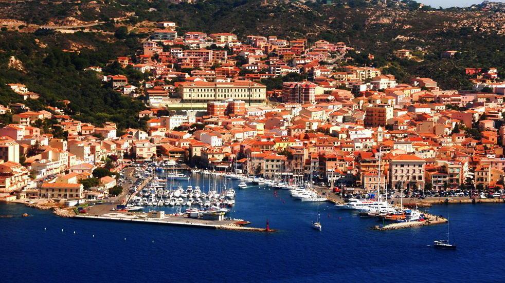 La Maddalena, stagione lunga e nuovi turisti: «I vantaggi del circuito dei borghi»