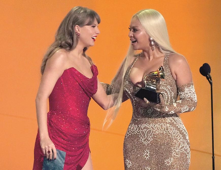 
	Taylor Swift premia Beyonc&eacute;

