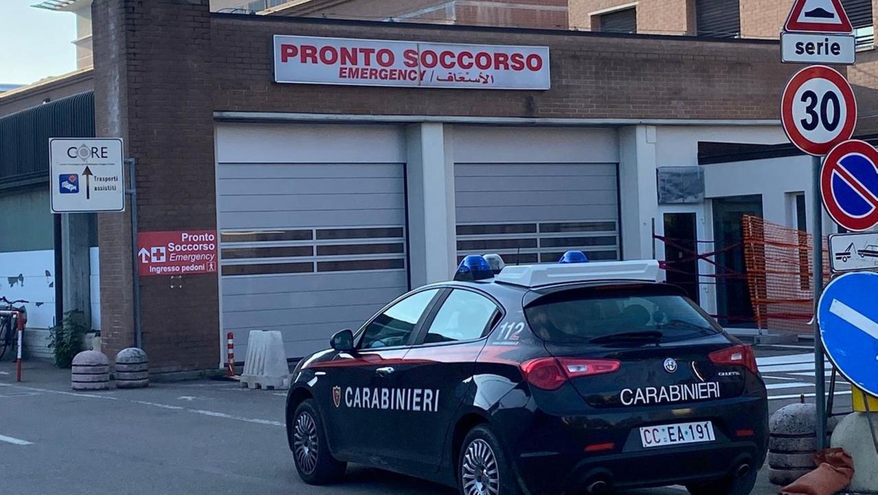 Fiamme in casa per colpa di una candela, intossicati due fratelli