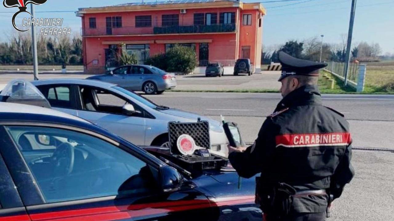 Comacchio e Goro, un conducente ubriaco e tre persone segnalate per droga