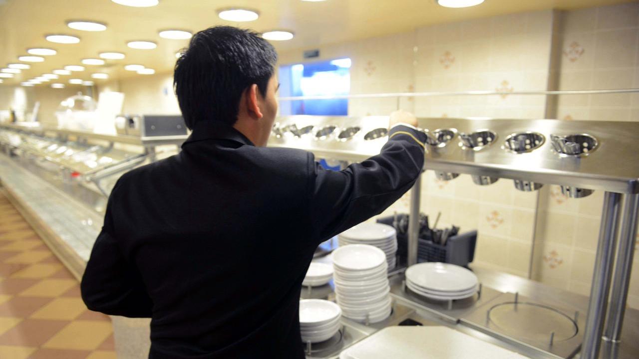 Estate 2025 in Toscana tra orari assurdi, contratti fuorilegge e stipendi incerti: tutto quello che non va