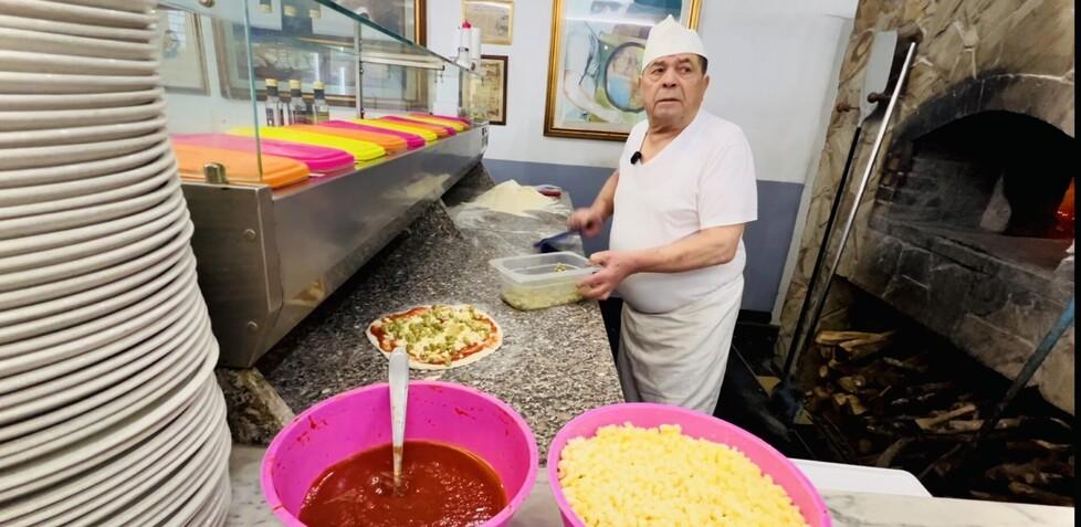 A passeggio con Bruno il pizzaiolo: «Il centro storico è l’anima della città ma i sassaresi devono viverlo»
