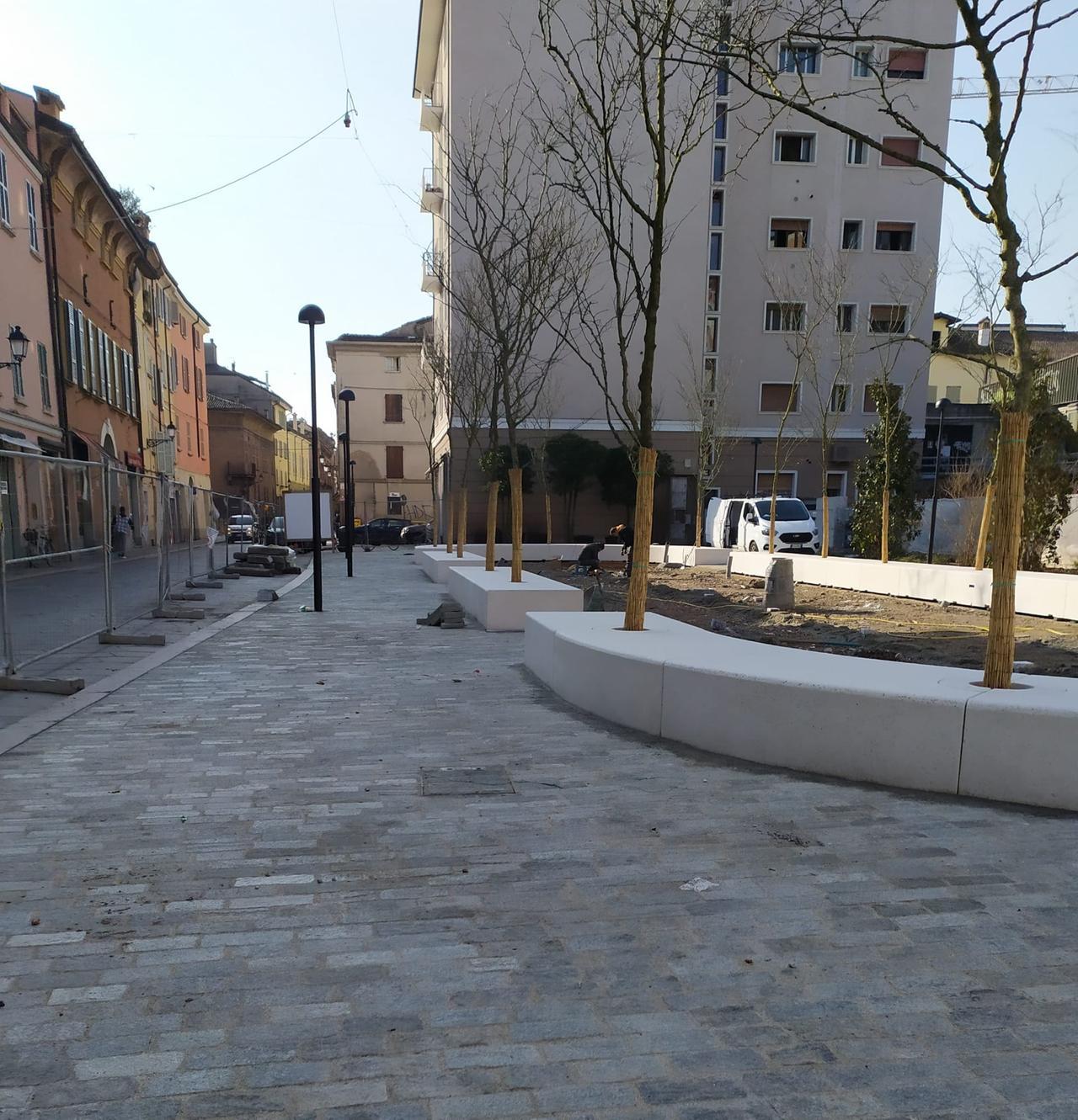 Via Roma, c’è chi dice no agli alberi “ingabbiati” nella nuova piazzetta