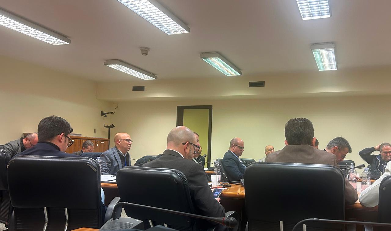 Oristano, il Comune ha perso 23 dipendenti in due anni. Il sindaco: «Pagateli come quelli della Regione»