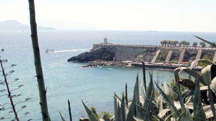 Una bella veduta di piazza Bovio (foto Paolo Barlettani 2007)